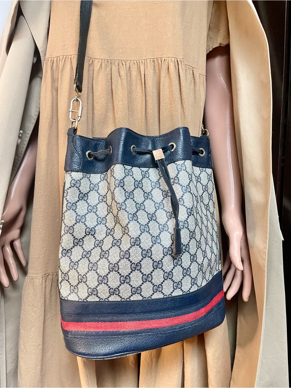 Authentic Gucci vintage web sherry line bucket crossbody bag